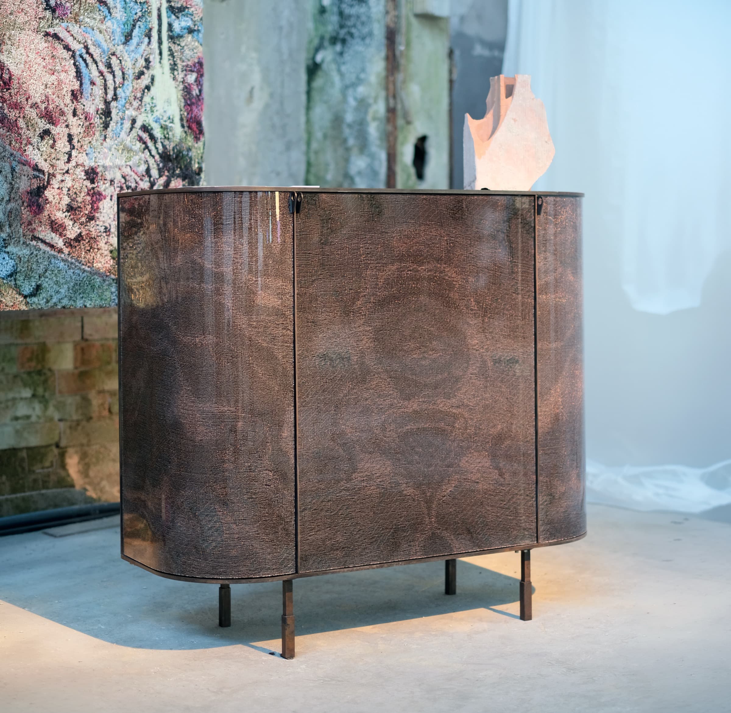 Suggi — front view